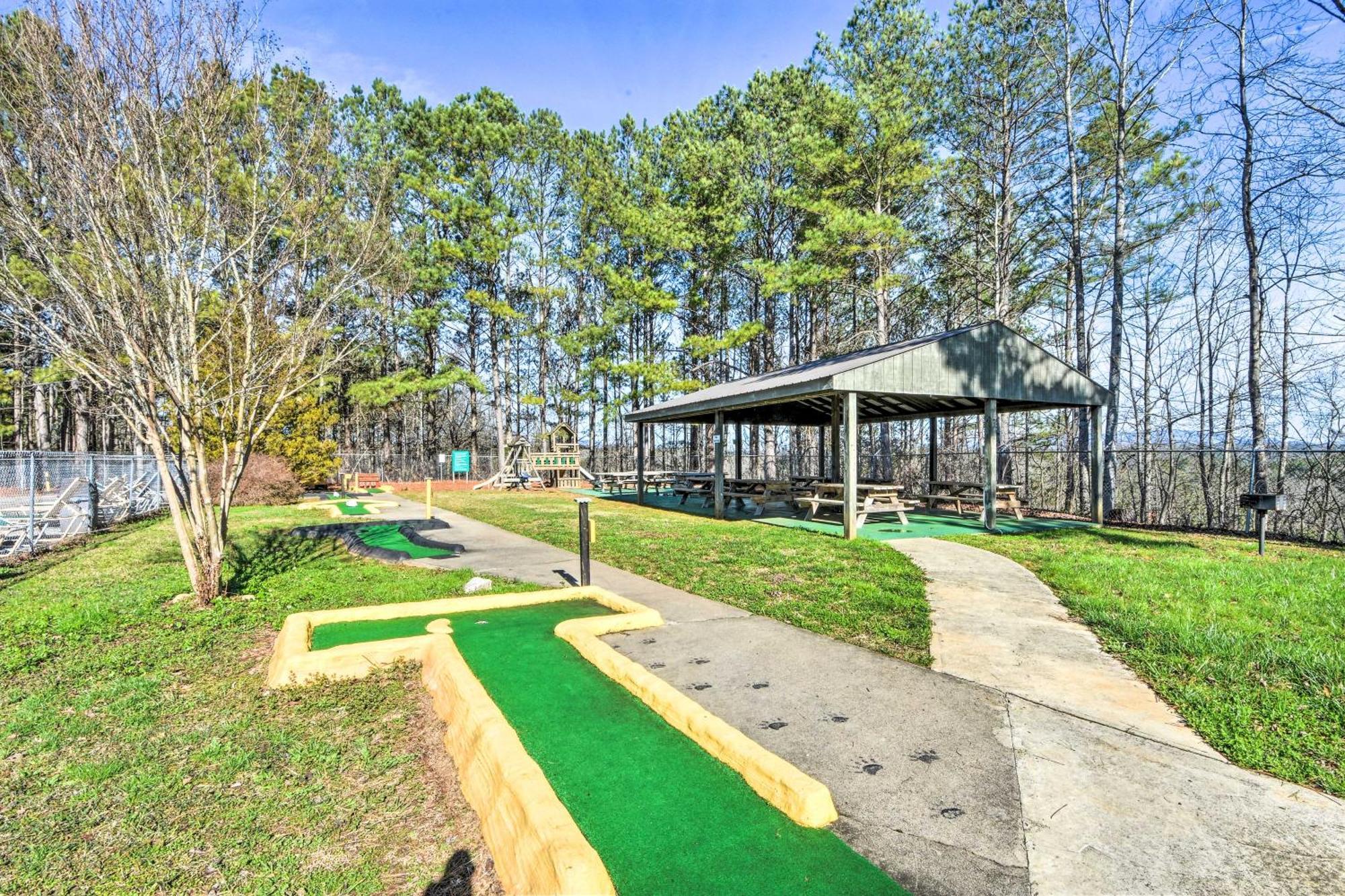 Riverfront Ellijay Cabin With Deck And Pool Access! Exterior photo